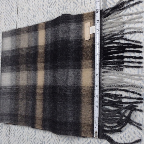 Nordstrom 100%cashmere Plaid Scarf - Black, Gray, Tan - Picture 7 of 7